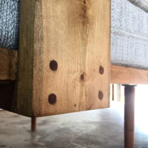 mobiliario moderno en madera